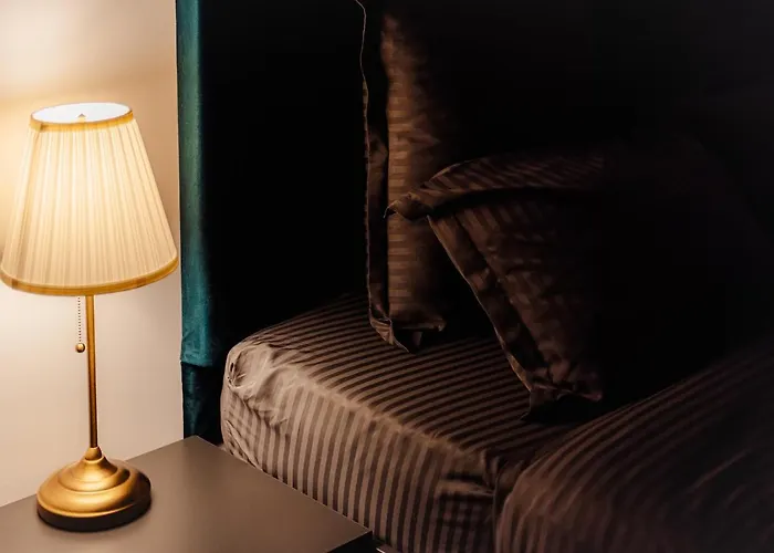 New Luxury City Center Studio