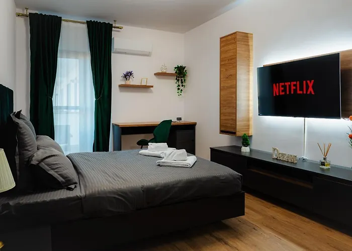 New Luxury City Center Studio